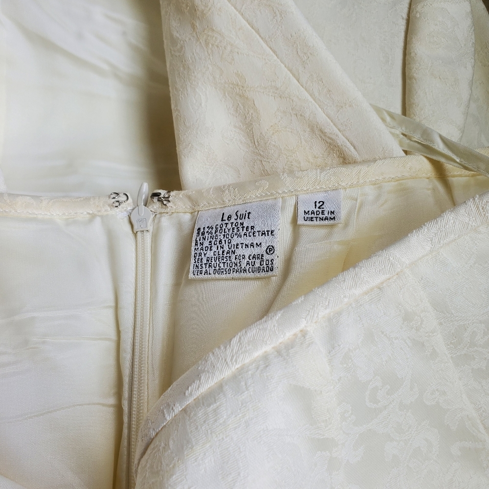 Le suit women white color